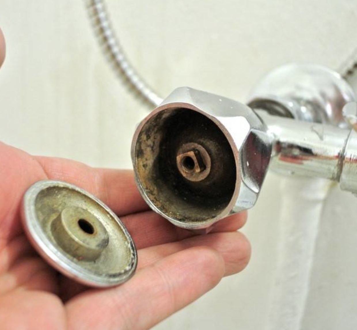 Замена прокладки в смесителе Замена прокладки в смесителе